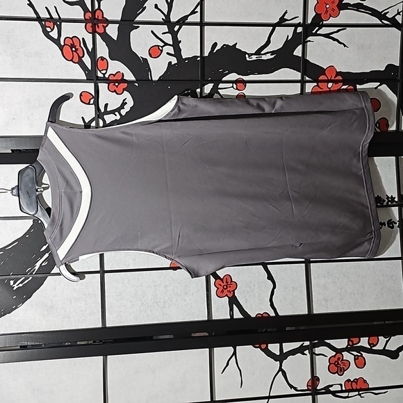 Under Armour‎ Reversible Tank Top Size Small NWOT - Picture 9 of 9